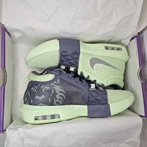 BNIB: Nike LeBron Witness 8 Basketball Shoes Men’s 9 / Women’s 10.5 Vapor Green